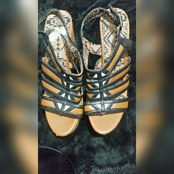 Shoes - Picture 1 of 4